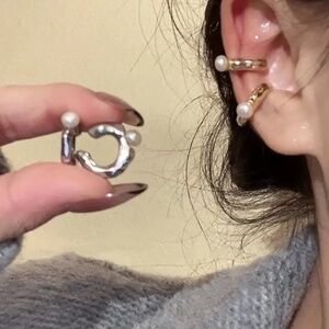 2Pc of Pearl Ear Bone Clip Simple No Pierced C-shaped Ear Cuff Silver color